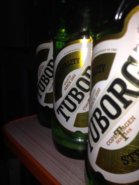 Tuborg Nights Tuborg Beer Snapchat, Tuborg Beer, Silk Oreo, Kingfisher Beer, Red Bull Drinks, Daaru Party Pic, Alcoholic Drinks Pictures, Popular Beers, Party Drinks Alcohol