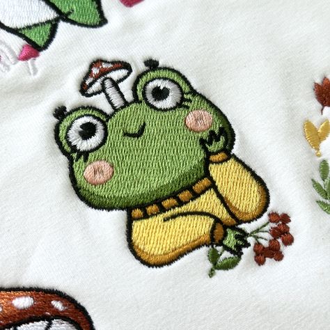 Frog Embroidery, Embroidery Frog Pattern, Frog Hand Embroidery, Frog And Mushroom Embroidery, Embroidered Frog Simple, Cute Frogs, Machine Embroidery Designs, Machine Embroidery, Embroidery Designs