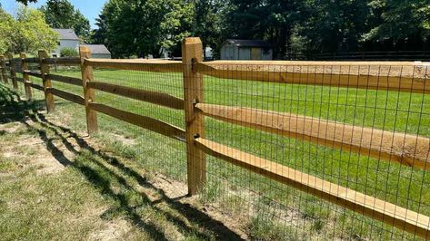 Split Rail Dog Fence Options - Fence Resource Fence With Wire, Dog Yard Fence, Cedar Split Rail Fence, Diy Dog Fence, Country Backyards, Animal Enclosures, Post And Rail Fence, Welded Wire Fence, Fence Options