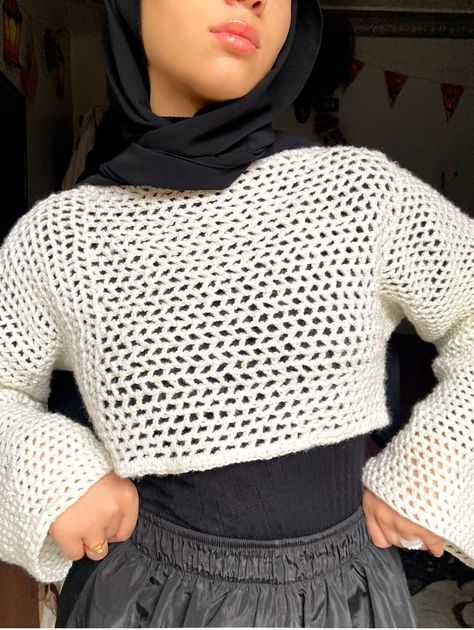 Mesh Top Hijab Outfit, Modest Mesh Top Outfit, Hijabi Crop Top Outfit, Crochet Modest Top, Crochet Tops Modest, Modest Crochet Clothes, Mesh Sweater Outfit, Modest Crochet Top, Mesh Shirt Outfit