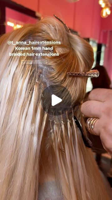 T-ANNA HAIR EXTENSIONS on Instagram: "🔴 𝐎𝐮𝐫 Korean hand 𝐛𝐫𝐚𝐢𝐝𝐞𝐝 𝐡𝐚𝐢𝐫 𝐭𝐞𝐜𝐡𝐧𝐢𝐪𝐮𝐞 𝐢𝐧𝐭𝐞𝐠𝐫𝐚𝐭𝐞𝐬 𝐲𝐨𝐮𝐫 𝐨𝐰𝐧 𝐡𝐚𝐢𝐫 𝐰𝐢𝐭𝐡𝐨𝐮𝐭 𝐠𝐥𝐮𝐞, 𝐛𝐞𝐚𝐝𝐬 𝐨𝐫 𝐭𝐢𝐠𝐡𝐭 𝐛𝐫𝐚𝐢𝐝𝐬. 𝐀 𝐯𝐞𝐫𝐲 𝐩𝐚𝐢𝐧𝐥𝐞𝐬𝐬 𝐩𝐫𝐨𝐜𝐞𝐬𝐬 𝐭𝐡𝐚𝐭 𝐝𝐨𝐞𝐬𝐧’𝐭 𝐲𝐚𝐧𝐤 𝐨𝐫 𝐩𝐮𝐥𝐥 𝐲𝐨𝐮𝐫 𝐨𝐰𝐧 𝐡𝐚𝐢𝐫 𝐨𝐮𝐭. 𝐀𝐥𝐥 𝐨𝐮𝐭 𝐡𝐚𝐢𝐫 𝐚𝐫𝐞 𝟏𝟎𝟎% 𝐡𝐮𝐦𝐚𝐧 𝐡𝐚𝐢𝐫. 𝐄𝐚𝐬𝐲 𝐭𝐨 𝐦𝐚𝐧𝐚𝐠𝐞, 𝐬𝐞𝐚𝐦𝐥𝐞𝐬𝐬 𝐚𝐧𝐝 𝐟𝐞𝐞𝐥𝐬 𝐚𝐧𝐝 𝐥𝐨𝐨𝐤𝐬 𝐥𝐢𝐤𝐞 𝐲𝐨𝐮𝐫 𝐨𝐰𝐧 𝐡𝐚𝐢𝐫. 𝐖𝐡𝐞𝐭𝐡𝐞𝐫 𝐲𝐨𝐮 𝐰𝐚𝐧𝐭 𝐭𝐨 𝐚𝐝𝐝 𝐥𝐞𝐧𝐠𝐭𝐡 𝐨𝐫 𝐚𝐝𝐝 𝐯𝐨𝐥𝐮𝐦𝐞, 𝐜𝐨𝐦𝐞 𝐛𝐨𝐨𝐤 𝐲𝐨𝐮𝐫 𝐚𝐩𝐩𝐨𝐢𝐧𝐭𝐦𝐞𝐧𝐭 𝐭𝐨𝐝𝐚𝐲.
⠀ braid hair extensionsThis is a method of braiding 1mm thin and tying it with a rubber band. It’s easier to manage than other hair extensions. Braided Hair Extensions, Anna Hair, Tight Braids, Dreadlock Extensions, Hair Techniques, Braid Hair, Braid In Hair Extensions, Hair Easy, Braided Hair