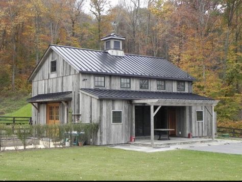 Small Rustic House Plans, Patio Overhang, Pole Barn Homes Interior, Small Rustic House, Room Ideas For Men, Room Ideas For Men Bedroom, Gambrel Barn, Silo House, Men Bedroom