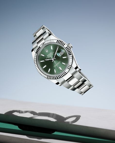 Rolex Green, Watch And Jewelry, Jewelry King, Oyster Perpetual Datejust, Rolex Date, Wrist Candy, Mens Fashion Watches, Rolex Oyster Perpetual, Stylish Watches