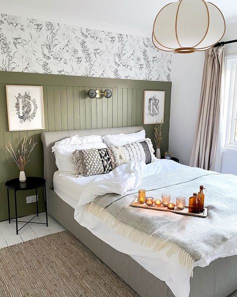 Diy Bedroom Decorating, Restful Bedrooms, Beautiful Bedroom Designs, Sage Green Bedroom, Bedroom Minimalist, Wall Art Diy, Bedroom Tips, Diy Bedroom, Bedroom Renovation