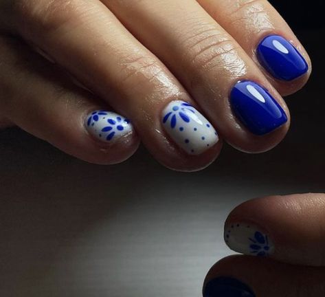 Deep Blue And White Nails, Short Talavera Nails, Grecian Blue Nails, Septiembre Nails, Blue Pattern Nails, Blue And White Short Nails, Pottery Nails, Portugal Nails, Blue And White Nails