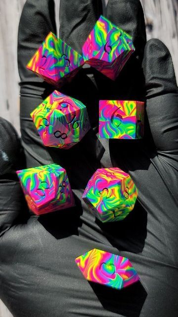 Resin Dnd Dice Diy, Dice Diy, Resin Dnd Dice, Cool Dice, Dice Ideas, Cool Dnd Dice, Pretty Dice, Dice Design, Dice Dragon