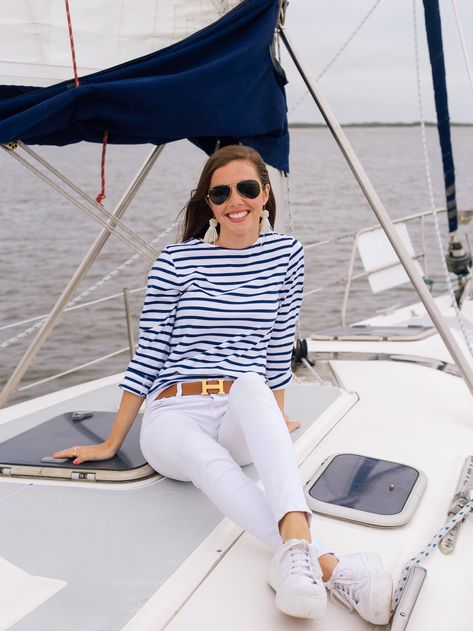 Yacht Outfit Women Classy, Yacht Outfit Women, Yacht Party Outfit, Yacht Outfit, Coastal Fashion, White Jeans Outfit, Preppy Style Summer, Sailing Outfit, Amelia Island