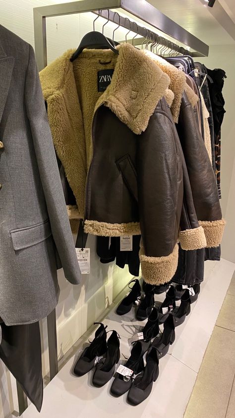 Zara Fall Outfits, Ootd Frio, Zara Winter Coat, Miami Shopping, Zara Fall, Fitness Fashion Outfits, Zara Jacket, Zara Coat, Zara Outfit