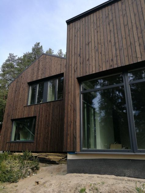 Burned Wood House Exterior, House Exterior Black And Wood, Burnt Wood Siding Exterior, Shou Sugi Ban House Exterior, Japanese Cladding, Modern Wood Siding Exterior, Modern Wood Siding, Charred Timber Cladding, Dark Wood Cladding