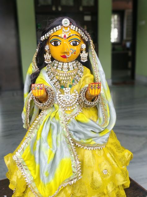 Rajasthani #tradition #gangaur Gangaur Dresses, Gangour Dresses, Kid Dress, Asha Bhosle, Couples Doll, Laddu Gopal Dresses, Invitation Video, Wedding Invitation Video, Blouse Hand Designs