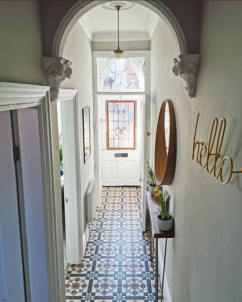 Hallway Entrance Ideas, Victorian Hallway Ideas, Victorian Terrace Hallway, Terrace Hallway, Entrance Hall Decor, Victorian Hallway, Narrow Hallway Ideas, Victorian Terrace House, Tiled Hallway