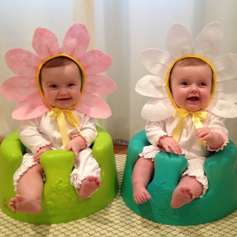 Baby flowers // Baby halloween costume DIY Flower Costume Diy, Flower Costume Kids, Diy Baby Halloween Costumes, Morgan Brown, Baby Halloween Costume, Newborn Costume, Halloween Make-up Looks, Baby Kostüm