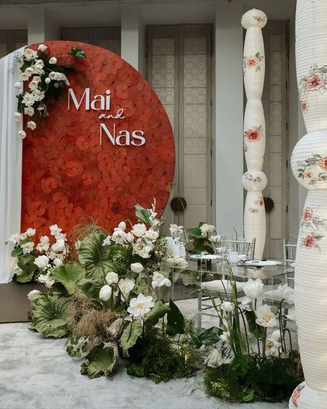 The F Lab - Wedding planner on Instagram: "𝐋𝐎𝐓𝐔𝐒 & 𝐑𝐎𝐒𝐄𝐒  The concept idea for Mai & Nas was inspired by Mai's real name & Nas birth place. Lotus & roses are perfect for their celebration. However, having lotus for a summer wedding at Intercontinental Danang, dealing with the heat & the wind at the same time is no easy task. Fortunately, our dear partner, Cat Hoa Moment was happily up for the challenge. The concept idea was to have lotus & roses blended in beautifully  with a hint of red to represent the luck in Asian culture. When we present the moodboard to both our couple & our partner, seeing the excitement in their eyes, we knew immediately that something amazingly creative would be born.  And it did! Everything from the lotus petal inspired  ceremony stage to the red-dye lo Wedding Lotus Decor, White Lotus Wedding, Lotus Flower Wedding Decor, Lotus Wedding Decor, Red Summer Wedding, Intercontinental Danang, Lotus Wedding, Asian Wedding Decor, Moodboard Wedding