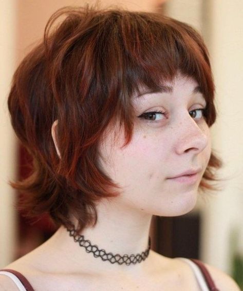 33. Pretty Messy Chop. Fluff and scrunch your way through your hair to this short choppy layered hairstyle. Side Bang Haircuts, Choppy Layered Hairstyles, Short Hairstyle Ideas, Easy Short Haircuts, Trendy Bob, Trendy Bob Hairstyles, Hair Adviser, Chin Length Hair, Choppy Hair