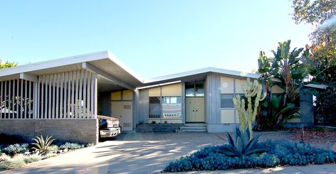 Mid Century Carport, Modern Carport, Mid Century Modern Exterior, Mid Century Exterior, Cars Interior, Mid Century Architecture, Modern Backyard, Mid Century Modern House, Modern Landscaping