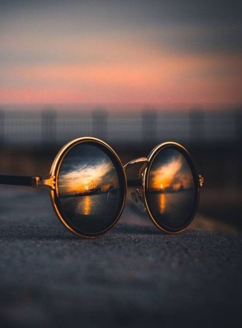 Sunglasses Reflection Skateboarding Quotes, Reflection Drawing, Sunglasses Photography, Skateboarding Tricks, Skateboard Photography, Reflective Sunglasses, Reflection Photography, Burton Snowboards, Electric Skateboard