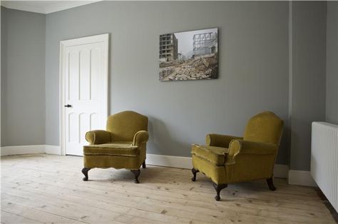 Modern Country Style: Colour Study: Farrow and Ball Lamp Room Gray Click through for details. Farrow And Ball Lamp Room Grey, Lamp Room Grey, Farrow And Ball Bedroom, Trim Ceiling, Wimborne White, Lamp Room, Ball Lamp, Grey Room, Farrow And Ball