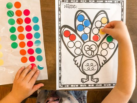 Turkey Color Matching Free Printable - Teaching Littles Thanksgiving Shapes Preschool, Turkey Dot Painting, Turkey Craft Printable, Thanksgiving Preschool Crafts Easy, Turkey Qtip Painting, Easy Turkey Craft, Thanksgiving Small Group Preschool, Easy Turkey Crafts For Kids, Dot Stickers Free Printables