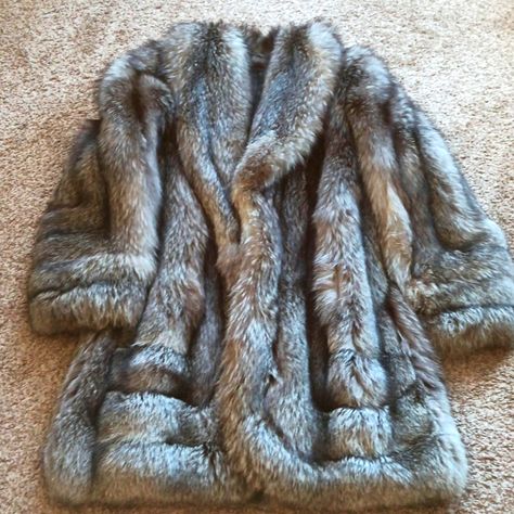 This Is Real Silver Fox Fur Coat! I Paid $200 To Ship It From Italy . Hand Made In Italy. There Is Only One No Other In This World Looking Like This. Never Worn Since I Am In The South . I Just Loved Collecting Beautiful Fur And Looking At It Though Never Worn Ever. It Is Quite Big On Me. It Will Look The Best Who Is A Size S-M. The Last Picture Is Showing The Loose Thread At The Lining Around The Shoulder. It Can Be Fixed Easily For $50 By A Professional. Arm:26 Shoulder:17