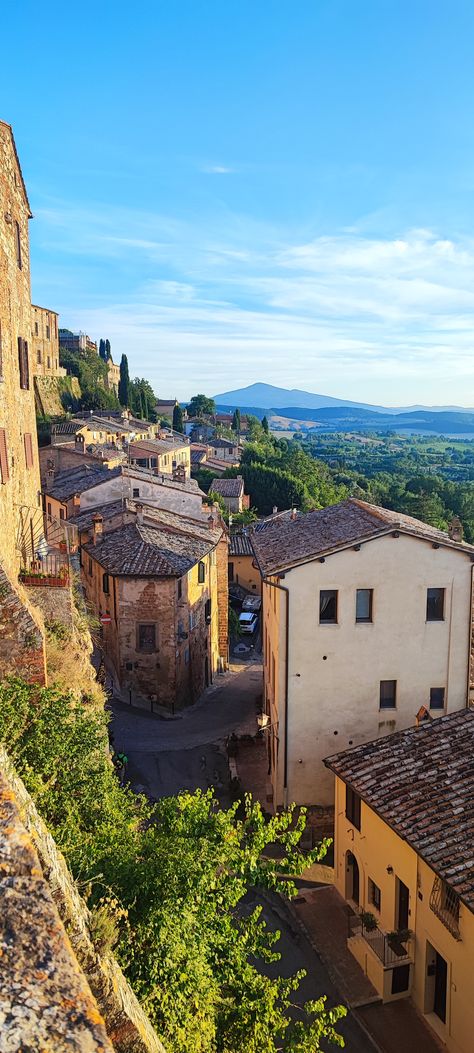 #travel #tuscany #montepulciano #toscana #italy #travelling #travelphoto #beautiful #italia #bellaitalia Travel Tuscany, Montepulciano Italy, Toscana Italy, Montepulciano, Travel Around The World, Travel Around, Tuscany, Places To Go, Around The Worlds