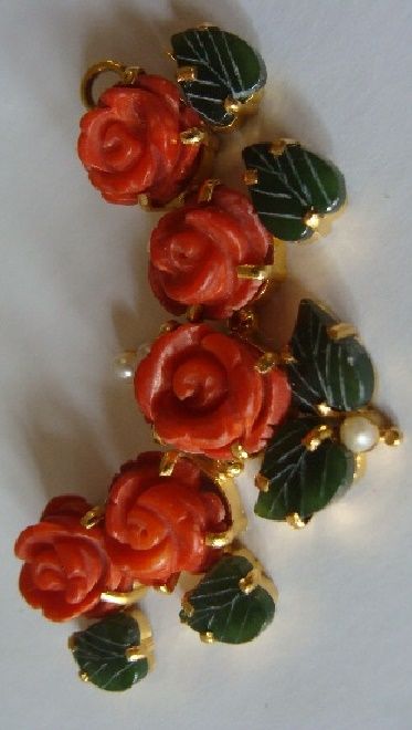 Rose Corals+coral neck piece Coral Jewellery, Coral Jewelry Set, Saree Jewellery, Pearl Jewelry Design, Gold Jewellery Design Necklaces, Coral Jewelry, Fancy Jewellery, Neck Piece, Jewelry Design Necklace