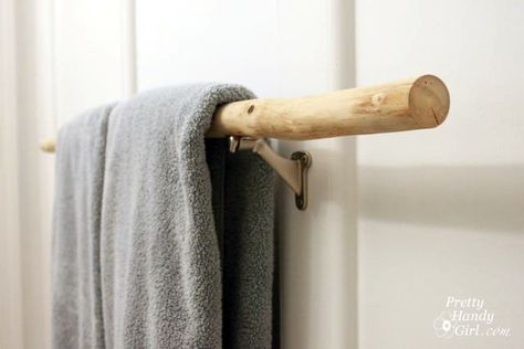 Branch towel bar from Pretty Handy Girl Diy Bathroom Towel Hooks, Diy Towel Bar, Diy Kast, Wall Towel Racks, Diy Towel Rack, Diy Rack, Bathroom Towel Hooks, Diy Towels, Diy Vanity