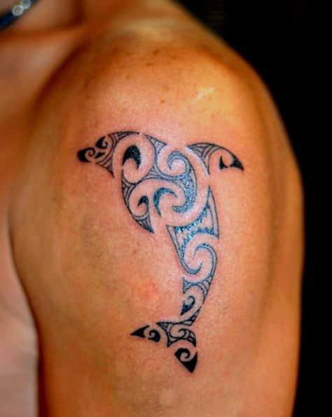 Traditional Polynesian Tattoo, Dolphin Tattoo Ideas, Dolphin Tattoo Meaning, Maori Tattoo Frau, Dolphin Tattoos, Dolphin Tattoo, Pagan Tattoo, Dna Tattoo, Dolphins Tattoo