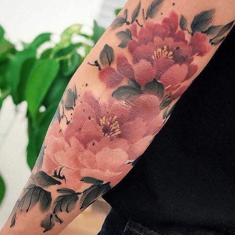 Vintage Peony Tattoo, Hyper Realistic Flower Tattoo, Peony Floral Tattoo, Peony Hydrangea Tattoo, Peony Flower Tattoo Design, Watercolor Floral Tattoo, Pink Peony Tattoo, Floral Watercolor Tattoo, Rose Tattoo On Hip