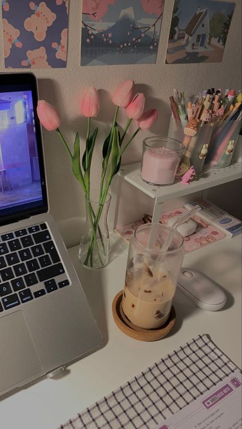 Aesthetic Study Area, Area Aesthetic, Aesthetic Study Desk, Aesthetic Study, Cute Diy Room Decor, Study Area, Pinterest Room Decor, Study Room Decor, Story Ideas Pictures