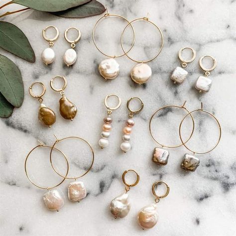 Diy Earrings Pearl, Bridesmaid Earring, Pearl Earrings Designs, Pearl Earrings Handmade, Makramee Diy, Feminine Jewelry, Mother Of Pearl Jewelry, Freshwater Pearl Jewelry, Jewelry Design Inspiration