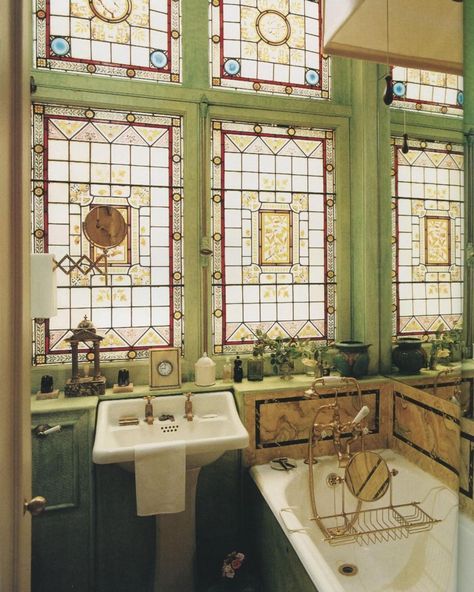 Avec les compliments de on Instagram: “A dream of a bathroom 🛁 It’s located at the London flat of Swiss interior designer Christophe Gollut. And it was photographed by James…” Farm Windows, Victorian Bathrooms, Leaded Windows, Leadlight Windows, London Flat, Maximalist Decor, Beautiful Windows, Glass Bathroom, World Of Interiors