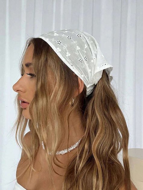 Second Day Hairstyles, Hair Accessories Boho, Bandana Headband, Roman Fashion, White Headband, Bandana Hairstyles, Boho Headband, Headband Styles, Boho Hairstyles