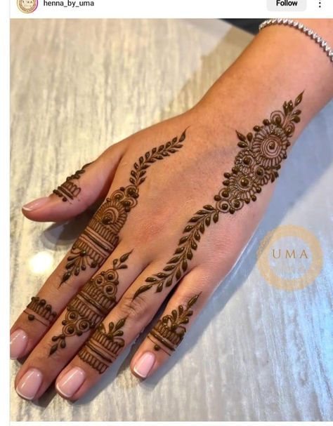 Finger Mehndi Style, Aesthetic Henna, Finger Mehendi Designs, Kids Henna, Party Henna, Camera Tattoos, Henna Inspired Tattoos, Tato Henna, Finger Henna Designs