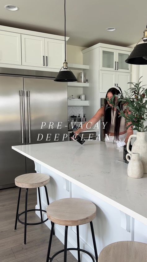 kaeli mae (@kaelimaee) Official | TikTok Kaeli Mae House, Kaeli Mae, Clean Room Aesthetic, Satisfying Cleaning, Coffee Stain Removal, Cleaning Inspiration, Unorganized Idea, Cleaning Videos, Apartment View