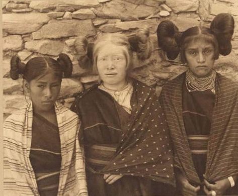 c1890 An albino Native American girl from the Hopi tribe Hopi People, Native American Girl, Hopi Tribe, American Indian History, Native American Images, Film Inspiration, Fashion Statements, Native American History, Native American Culture