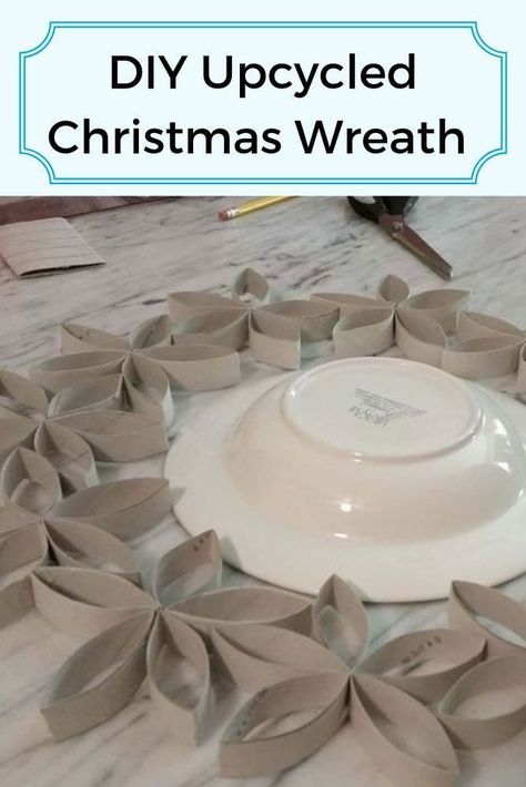 Christmas Wreath Simple, Hydrangea Wreath Diy, Roll Wreath, Old Toilet, Christmas Wreath Diy, Diy Christmas Decor Ideas, Hometalk Diy, Diy Christmas Wreath, Easy Diy Wreaths