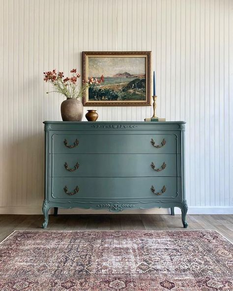 French Provincial Nightstand Makeover, Painted Vintage Dresser, French Provincial Living Room, French Provincial Dresser Makeover, French Provincial Nightstand, French Provincial Decor, French Dresser, Nightstand Makeover, Dresser Painted