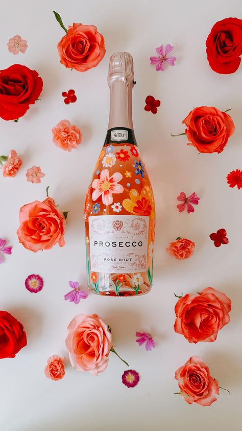 Lydia Rowley | 🌸🌼🌺 PAINTED PROSECCO 🌺🌼🌸 • I did this for Dots teacher but these would also make a cute summer birthday gift or a something to take to a… | Instagram Painting Prosecco Bottles, Bottle Painting Christmas, Painted Prosecco Bottle, Prosecco Painting, Diy Wine Glasses Painted, Bottle Paint, Prosecco Bottle, Painted Bottles, Diy Wine Glasses