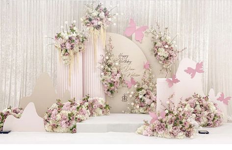 Debut Stage Decoration, Quinceanera Photobooth, Debut Decorations, Butterfly Themed Birthday Party, Nikah Decor, Luxury Indian Wedding, 18th Birthday Decorations, Debut Ideas, Wedding Cake Roses