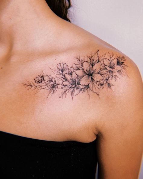 𝐾𝐴𝑀𝐸𝐸𝑁 on Instagram: “Her first tattoo 🌸✨💖 - Honolulu booking 2022 open - LA booking open soon✨ 📩kameenstudio@gmail.com” Shoulder Flower Piece Tattoo, Lotus And Daisy Tattoo, Feminine Shoulder Cap Tattoo, Flower Shoulder Tattoo Black Women, Mandala Tattoo Back Women, Water Lily Shoulder Tattoo, Flowers And Stars Tattoos, Tattoos For Collar Bone, Tattoo Flowers Shoulder