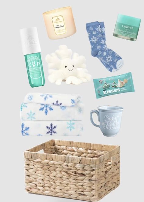 Girly Christmas Gifts, Cute Christmas Ideas, Best Gift Baskets, Basket Weaver, Cute Gifts For Friends, Preppy Christmas, Cute Birthday Gift, Gift Inspo, Christmas Baskets