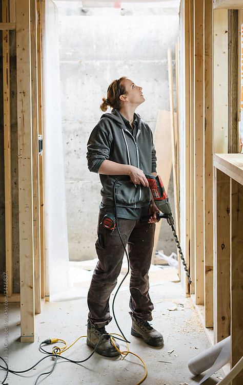 Woman Electrician, Women Electrician, Female Electrician, Female Construction Worker, Construction Outfit, Cabin Aesthetic, Hard Working Women, Woman Smiling, Handy Woman