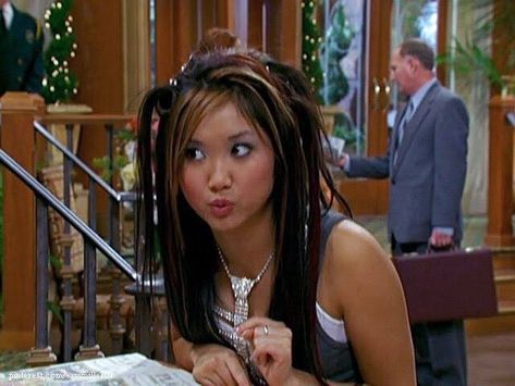 London Tipton, 2000s Pop Culture, Girl Group Halloween Costumes, 2000s Girl, Y2k Hairstyles, 2000s Fashion Trends, Brenda Song, Suite Life, Tv Show Outfits