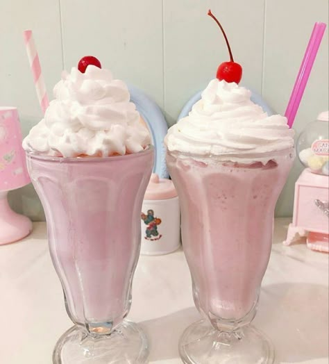 Sweet Like Candy, Pink Foods, Strawberry Milkshake, Lizzy Grant, Think Food, Vintage Americana, Cute Desserts, Milkshakes, Cafe Food