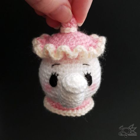 Time for a new free Ufufy Amigurumi Pattern! After making Chip Mug earlier this year it is time to make Mrs. Potts ! Can't leave her out! Chip Mug, Disney Crochet Patterns, Mrs Potts, Happy Lights, Crochet Disney, Crochet Dolls Free Patterns, Pola Amigurumi, Pink Yarn, Fabric Glue