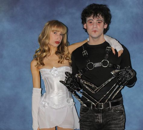 Edward Scissorhands Couples Costume Couple Movies Costumes, Edward And Kim Costume, Kim Edward Scissorhands Costume, Edward Scissorhands Costume Couples, Edward Scissorhands And Kim Costume, Edward Scissorhands Couple Costume, Wlw Couples Costumes For Halloween, Emo Couple Costumes, Niche Halloween Costumes Couples