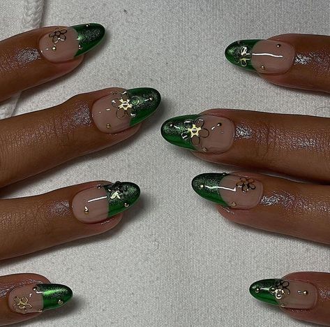 Nails Green And Gold, Green Nails With Gold, Apres Gel X Nails, Acrylic Nails Green, Sweet 16 Nails, Grad Nails, Chrome Tips, Quinceanera Nails, Emerald Nails