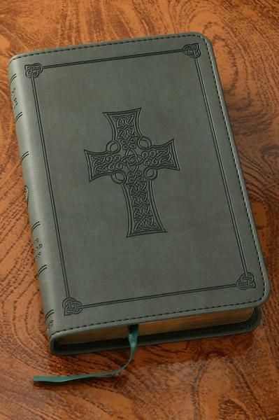 ESV Study Bible -Green Celtic Cross Personal Size Bible Design, Esv Study Bible, Bullet Journal Work, 5 Solas, Oldest Bible, Esv Bible, Leather Bible, Personalized Bible, Creative Bookmarks