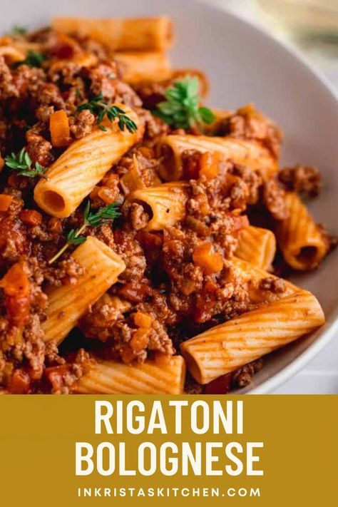 A bowl of Rigatoni Bolognese. It has a rich ground beef sauce with white wine, tomato paste and milk with rigatoni pasta. The recipe is delicious. Bolognese Pasta Recipe, Rigatoni Bolognese Recipe, Rigatoni Bolognese, Pasta Bolognese Recipe, Easy Pasta Dinner Recipes, Pasta Toppings, Fried Pasta, Rigatoni Recipes, Quick Pasta Dishes