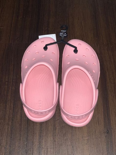 Crocs Light Pink, Light Pink Crocs With Jibbitz, Light Pink Crocs, Crocs With Fur, Crocs With Jibbitz, Crocs Aesthetic, Crocs Slippers, Pink Crocs, Cute Couple Gifts